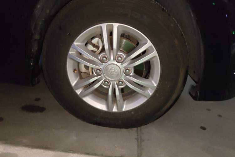 Used SAIC MAXUS G10 2022 2.0T Automatic Elite Edition Gasoline 7-Seater Right Front Wheel Hub