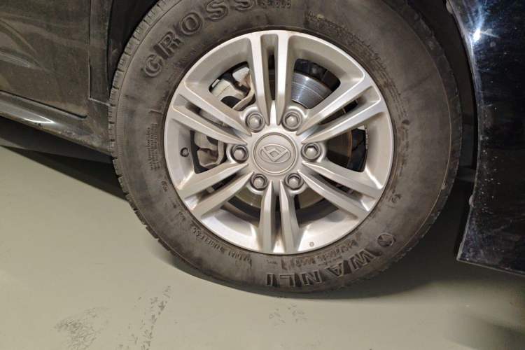 Used SAIC MAXUS G10 2022 2.0T Automatic Smart Enjoyment Version Gasoline 7 Seats Right Front Wheel Hub