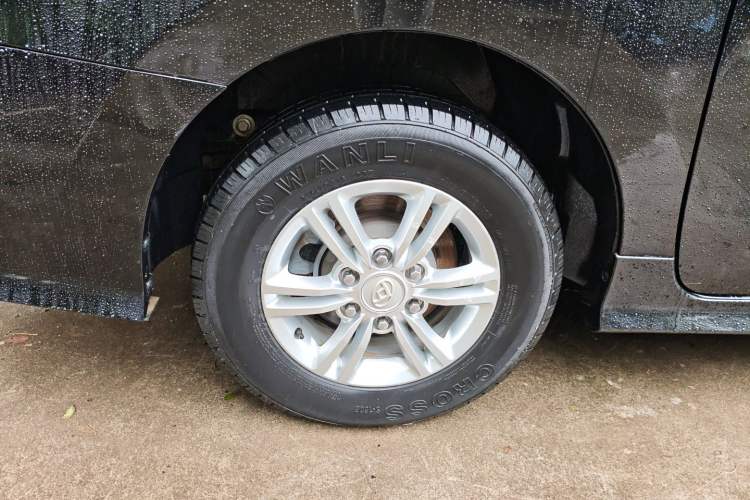 Used SAIC MAXUS G10 2022 2.0T Automatic Smart Enjoyment Version Gasoline 7 Seats Right Rear Wheel Hub