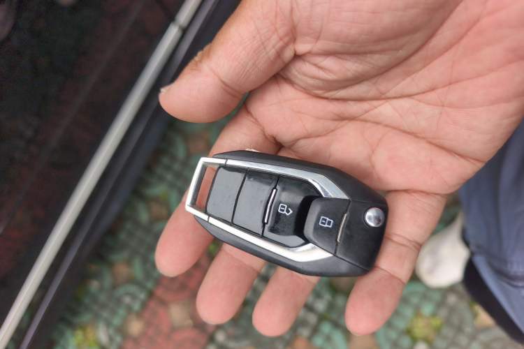 Used SAIC MAXUS G10 2022 2.0T Automatic Elite Edition Gasoline 7-Seater Vehicle Key