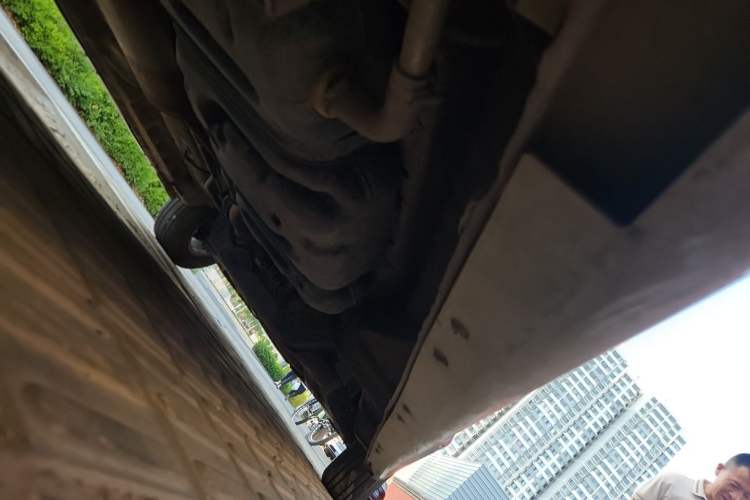 Used SAIC MAXUS G10 2022 2.0T Manual Value Edition Gasoline 7-Seater Chassis Rear Right