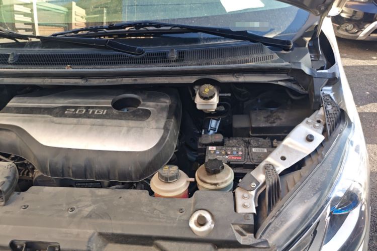 Used SAIC MAXUS G10 2022 2.0T Automatic Elite Edition Gasoline 7-Seater Engine Bay Left