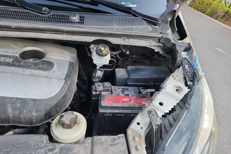 Used SAIC MAXUS G10 2022 2.0T Manual Value Edition Gasoline 7-Seater Engine Bay Left