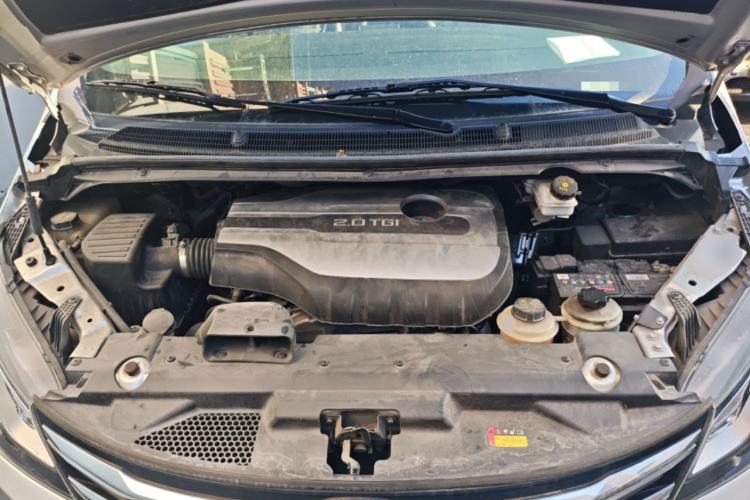 Used SAIC MAXUS G10 2022 2.0T Automatic Elite Edition Gasoline 7-Seater Engine Bay