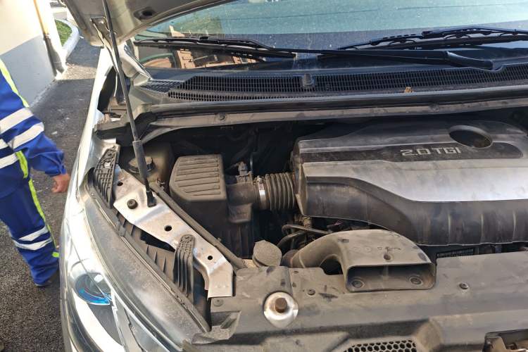 Used SAIC MAXUS G10 2022 2.0T Automatic Elite Edition Gasoline 7-Seater Engine Bay Right
