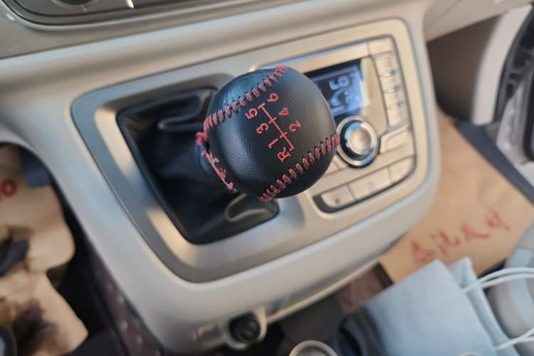 Used SAIC MAXUS G10 2022 2.0T Manual Value Edition Gasoline 7-Seater Gear Lever
