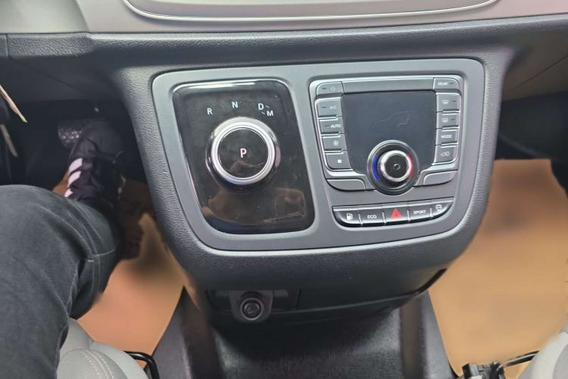 Used SAIC MAXUS G10 2022 2.0T Automatic Smart Enjoyment Version Gasoline 7 Seats Gear Lever