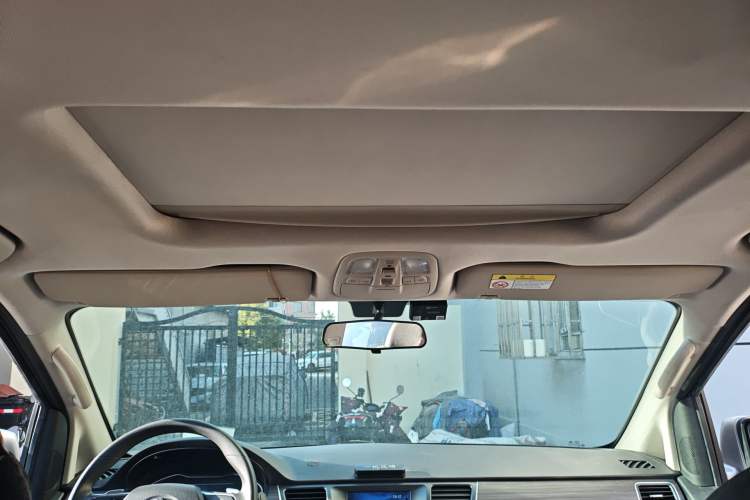 Used SAIC MAXUS G10 2022 2.0T Automatic Elite Edition Gasoline 7-Seater Headliner
