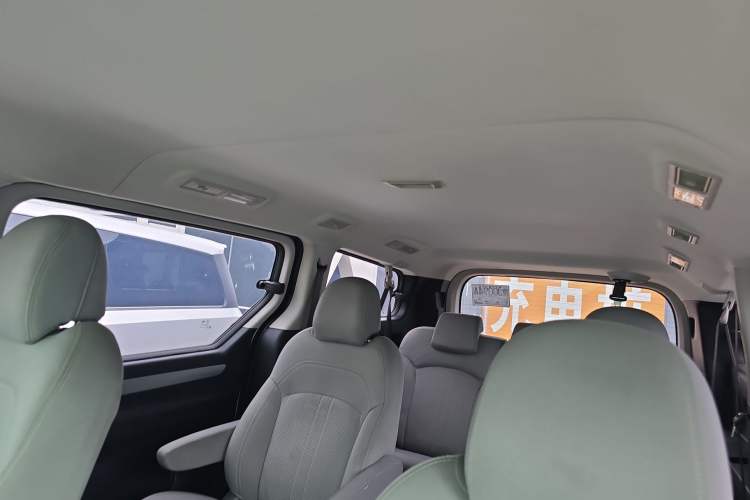 Used SAIC MAXUS G10 2022 2.0T Automatic Smart Enjoyment Version Gasoline 7 Seats Headliner