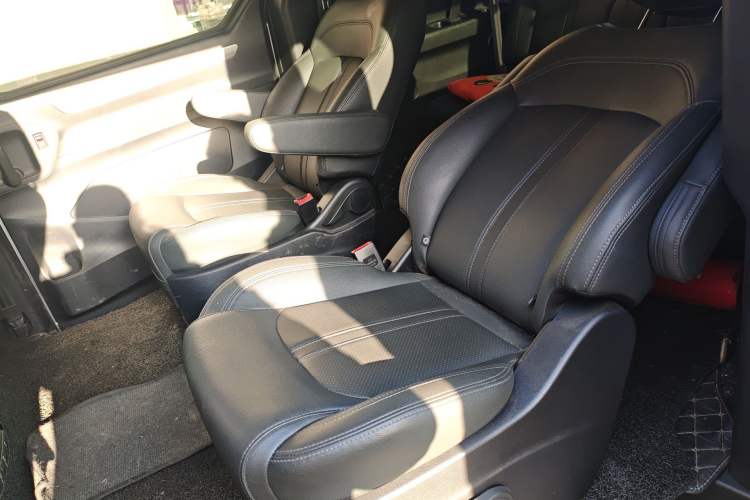 Used SAIC MAXUS G10 2022 2.0T Automatic Elite Edition Gasoline 7-Seater Left Rear Seat