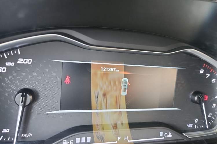 Used SAIC MAXUS G10 2022 2.0T Manual Value Edition Gasoline 7-Seater Odometer Close Up