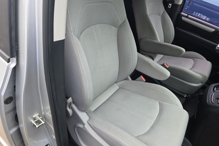 Used SAIC MAXUS G10 2022 2.0T Automatic Smart Enjoyment Version Gasoline 7 Seats Right Front Seat
