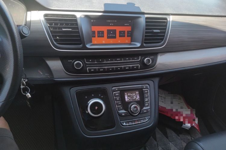 Used SAIC MAXUS G10 2022 2.0T Automatic Elite Edition Gasoline 7-Seater Audio And AC Panel
