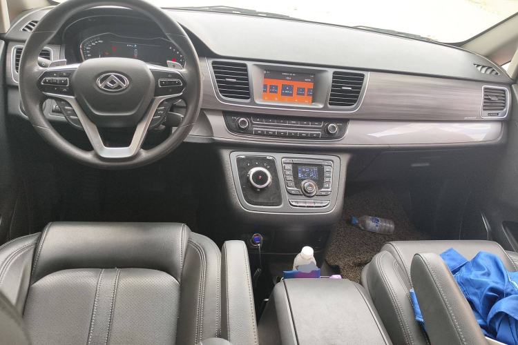 Used SAIC MAXUS G10 2022 2.0T Automatic Smart Enjoyment Version Gasoline 7 Seats Center Console