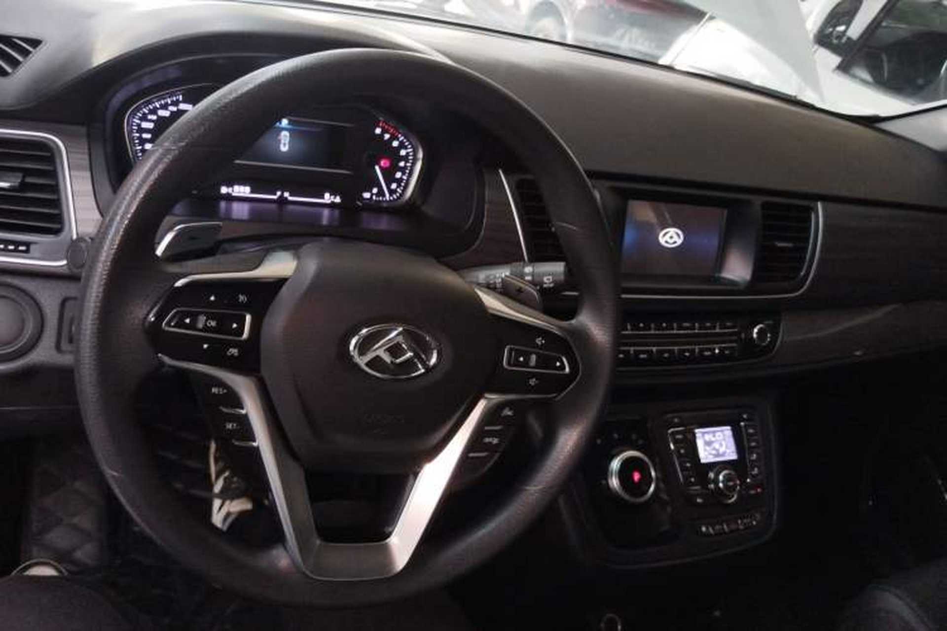 Used SAIC MAXUS G10 2022 2.0T Automatic Elite Edition Gasoline 7-Seater Center Console