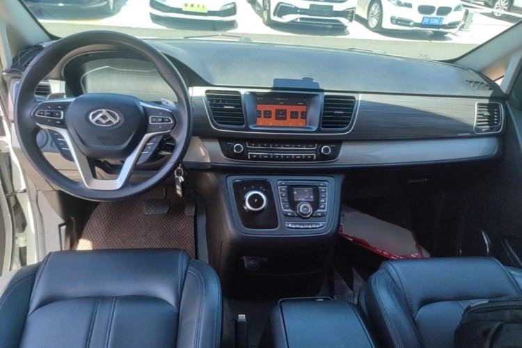 Used SAIC MAXUS G10 2022 2.0T Automatic Elite Edition Gasoline 7-Seater Center Console