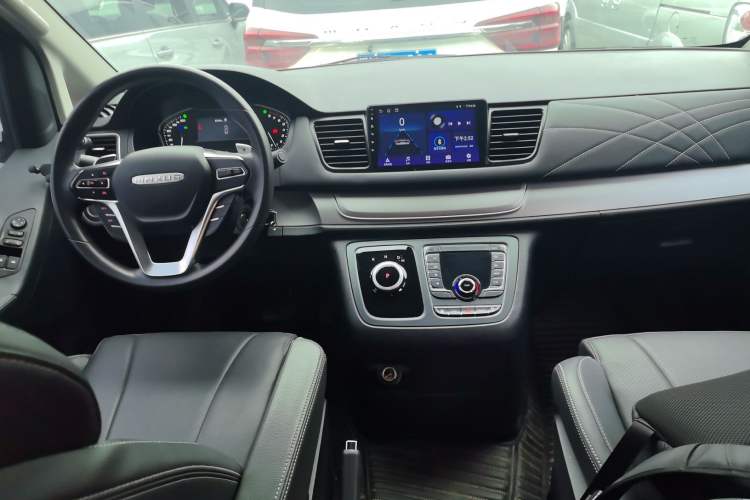 Used SAIC MAXUS G10 2022 2.0T Automatic Smart Enjoyment Version Gasoline 7 Seats Center Console