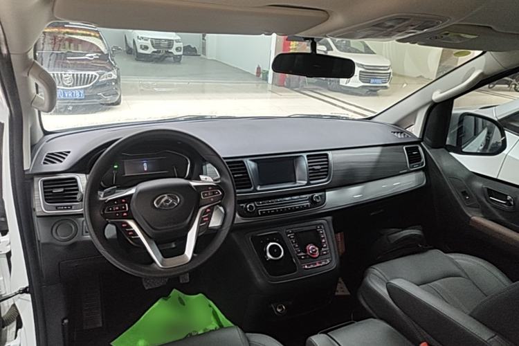Used SAIC MAXUS G10 2022 2.0T Automatic Elite Edition Gasoline 7-Seater Center Console