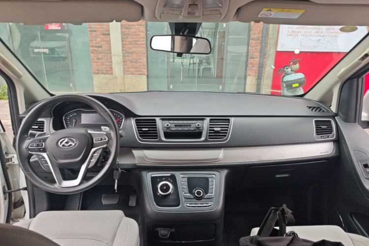 Used SAIC MAXUS G10 2022 2.0T Automatic Smart Enjoyment Version Gasoline 7 Seats Center Console