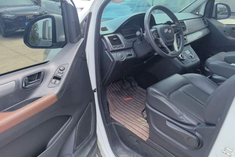 Used SAIC MAXUS G10 2022 2.0T Automatic Elite Edition Gasoline 7-Seater Driver Seat