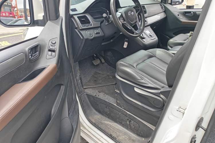 Used SAIC MAXUS G10 2022 2.0T Automatic Elite Edition Gasoline 7-Seater Driver Seat