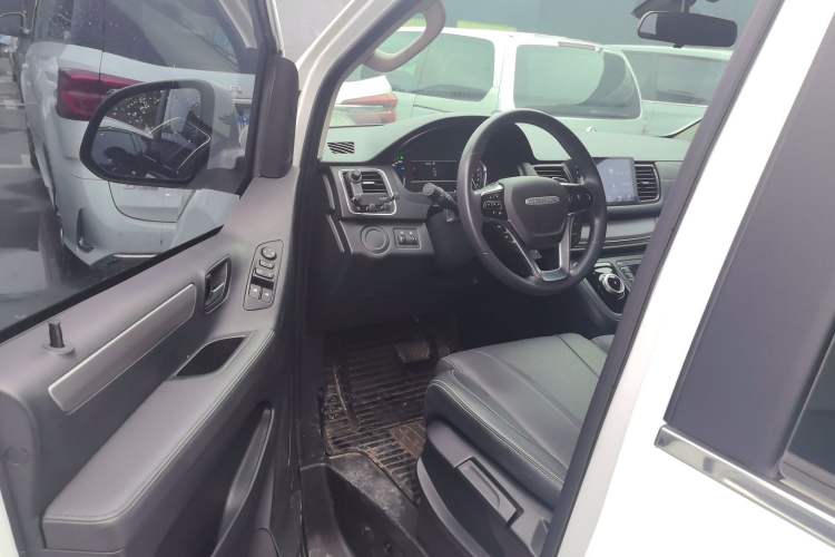 Used SAIC MAXUS G10 2022 2.0T Automatic Smart Enjoyment Version Gasoline 7 Seats Driver Seat
