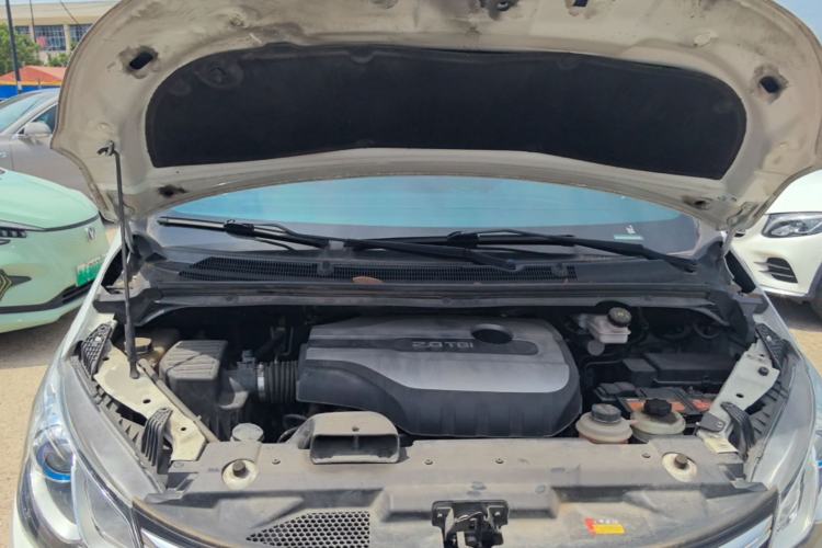 Used SAIC MAXUS G10 2022 2.0T Automatic Elite Edition Gasoline 7-Seater Engine Bay