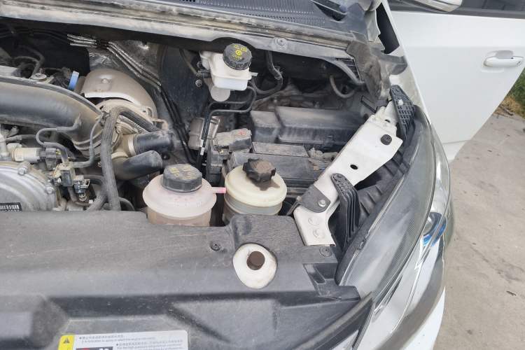 Used SAIC MAXUS G10 2022 2.0T Automatic Smart Enjoyment Version Gasoline 7 Seats Engine Bay Left