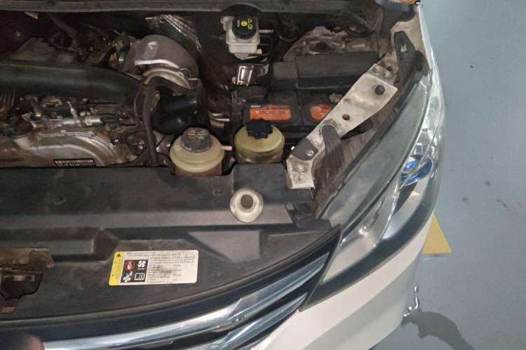Used SAIC MAXUS G10 2022 2.0T Automatic Smart Enjoyment Version Gasoline 7 Seats Engine Bay Left