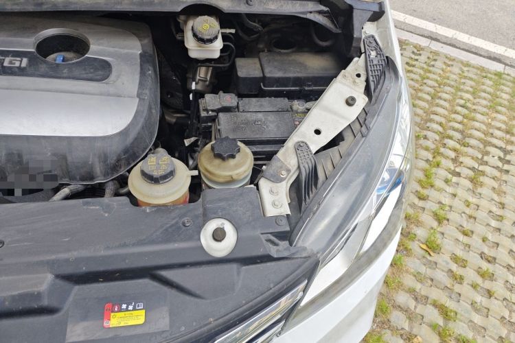 Used SAIC MAXUS G10 2022 2.0T Automatic Elite Edition Gasoline 7-Seater Engine Bay Left