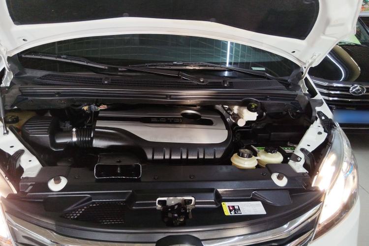 Used SAIC MAXUS G10 2022 2.0T Automatic Elite Edition Gasoline 7-Seater Engine Bay