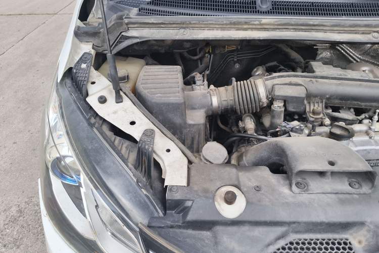 Used SAIC MAXUS G10 2022 2.0T Automatic Smart Enjoyment Version Gasoline 7 Seats Engine Bay Right