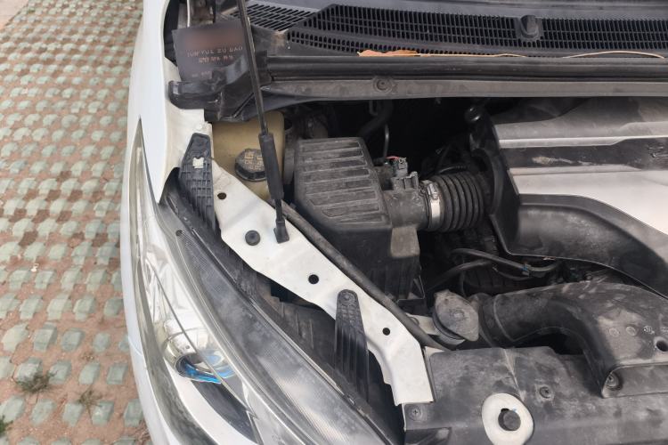 Used SAIC MAXUS G10 2022 2.0T Automatic Elite Edition Gasoline 7-Seater Engine Bay Right