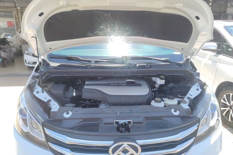 Used SAIC MAXUS G10 2022 2.0T Automatic Elite Edition Gasoline 7-Seater Engine Bay