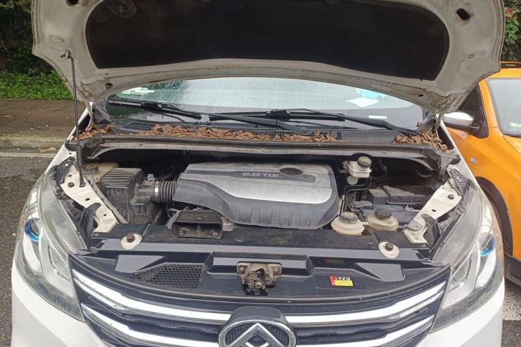 Used SAIC MAXUS G10 2022 2.0T Automatic Elite Edition Gasoline 7-Seater Engine Bay
