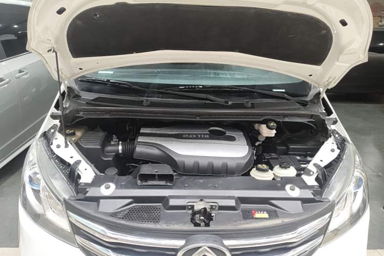 Used SAIC MAXUS G10 2022 2.0T Automatic Elite Edition Gasoline 7-Seater Engine Bay
