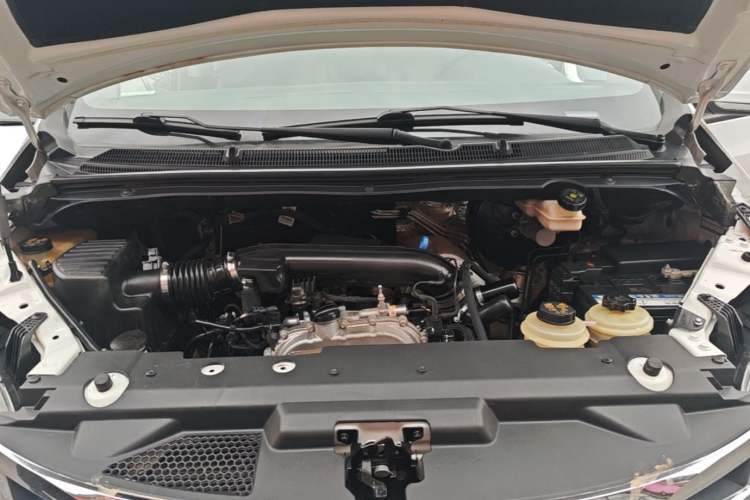 Used SAIC MAXUS G10 2022 2.0T Automatic Smart Enjoyment Version Gasoline 7 Seats Engine Bay
