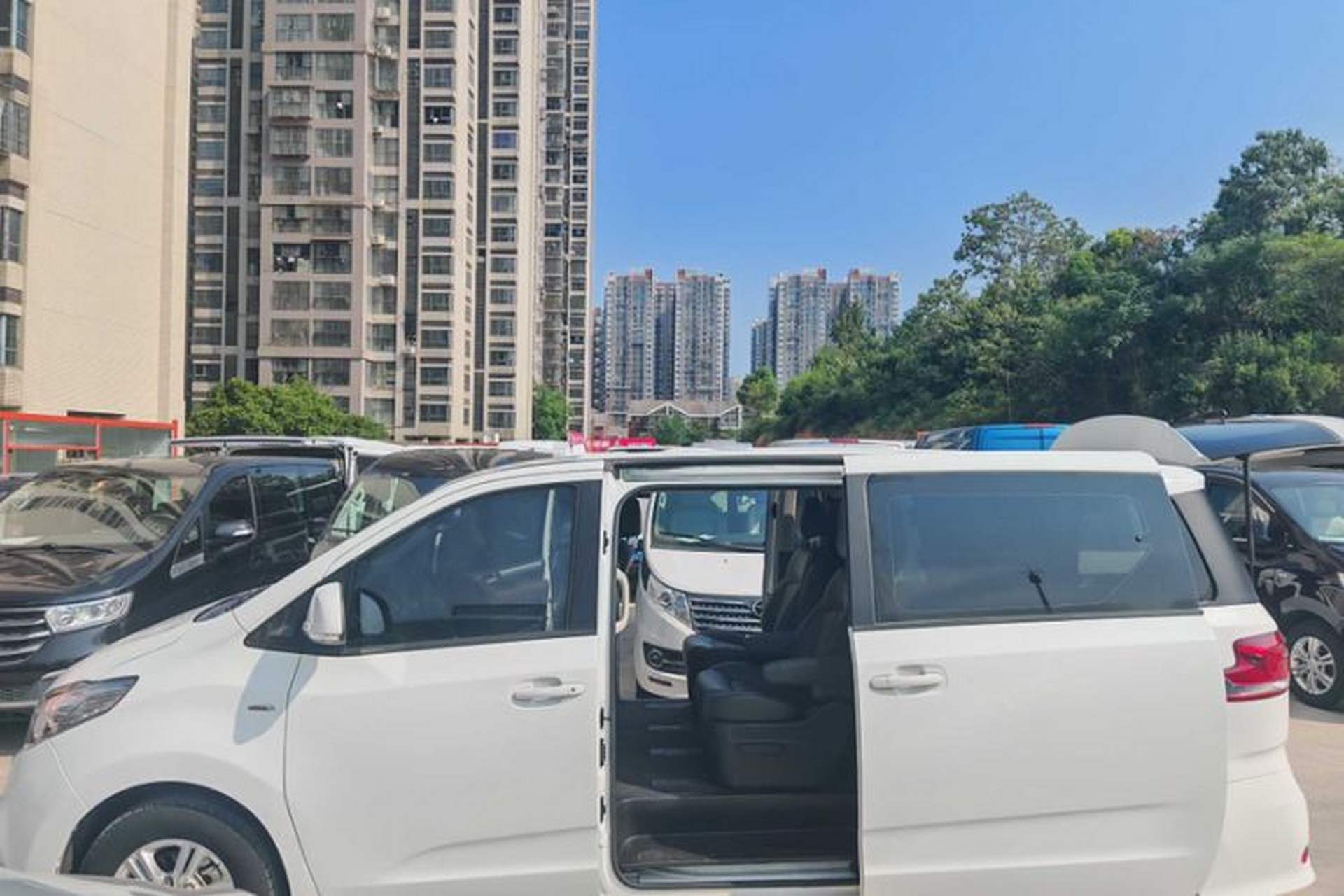 Used SAIC MAXUS G10 2022 2.0T Automatic Elite Edition Gasoline 7-Seater Exterior 3