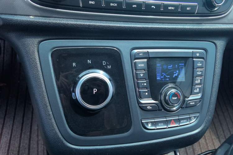 Used SAIC MAXUS G10 2022 2.0T Automatic Elite Edition Gasoline 7-Seater Gear Lever