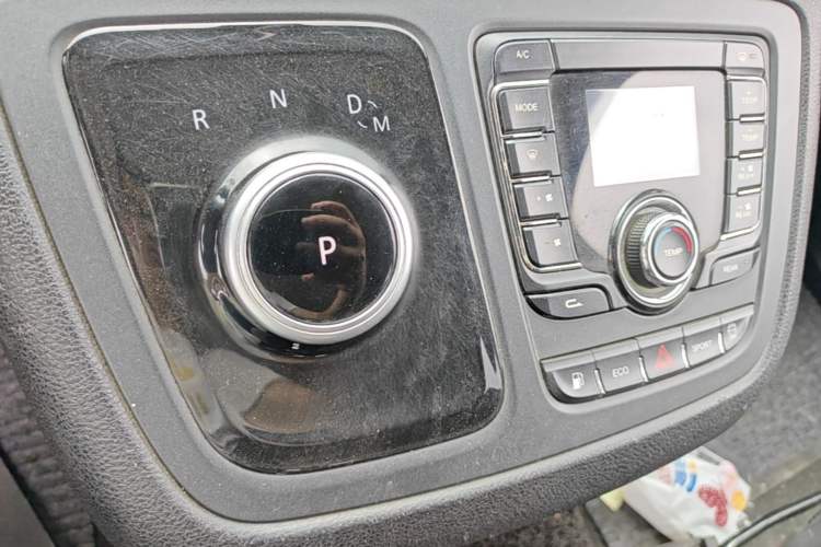 Used SAIC MAXUS G10 2022 2.0T Automatic Elite Edition Gasoline 7-Seater Gear Lever