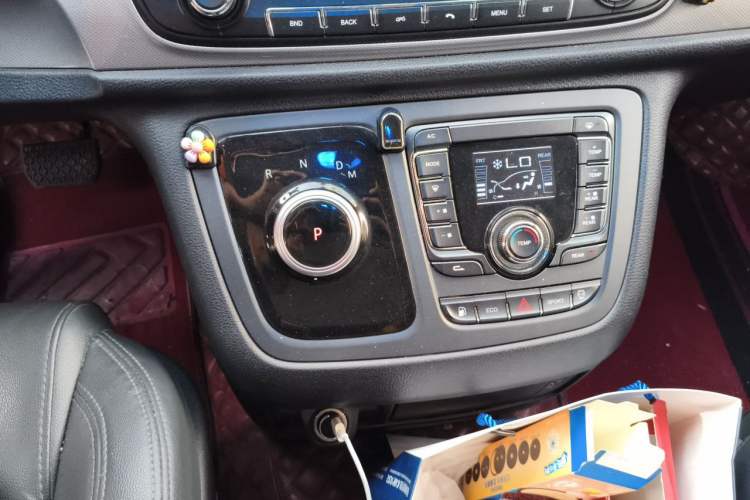Used SAIC MAXUS G10 2022 2.0T Automatic Elite Edition Gasoline 7-Seater Gear Lever
