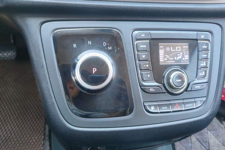 Used SAIC MAXUS G10 2022 2.0T Automatic Elite Edition Gasoline 7-Seater Gear Lever