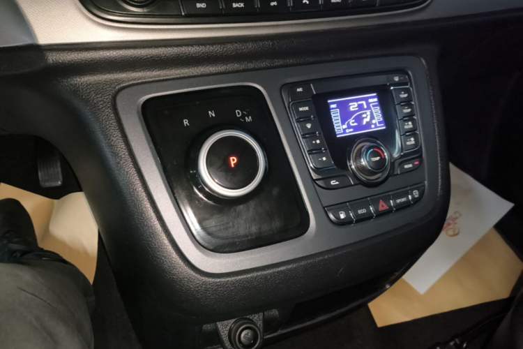 Used SAIC MAXUS G10 2022 2.0T Automatic Elite Edition Gasoline 7-Seater Gear Lever