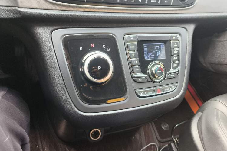 Used SAIC MAXUS G10 2022 2.0T Automatic Elite Edition Gasoline 7-Seater Gear Lever