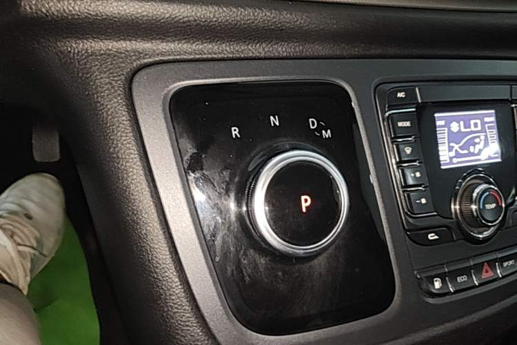 Used SAIC MAXUS G10 2022 2.0T Automatic Elite Edition Gasoline 7-Seater Gear Lever