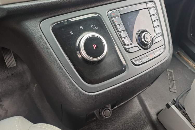 Used SAIC MAXUS G10 2022 2.0T Automatic Smart Enjoyment Version Gasoline 7 Seats Gear Lever