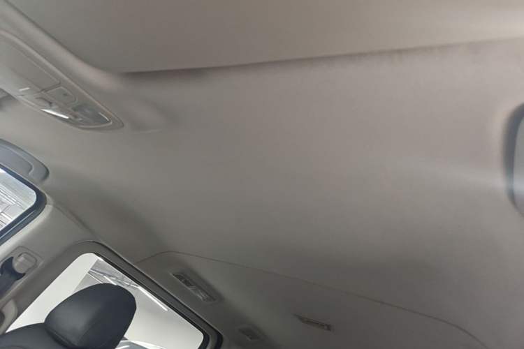 Used SAIC MAXUS G10 2022 2.0T Automatic Elite Edition Gasoline 9-Seater Headliner