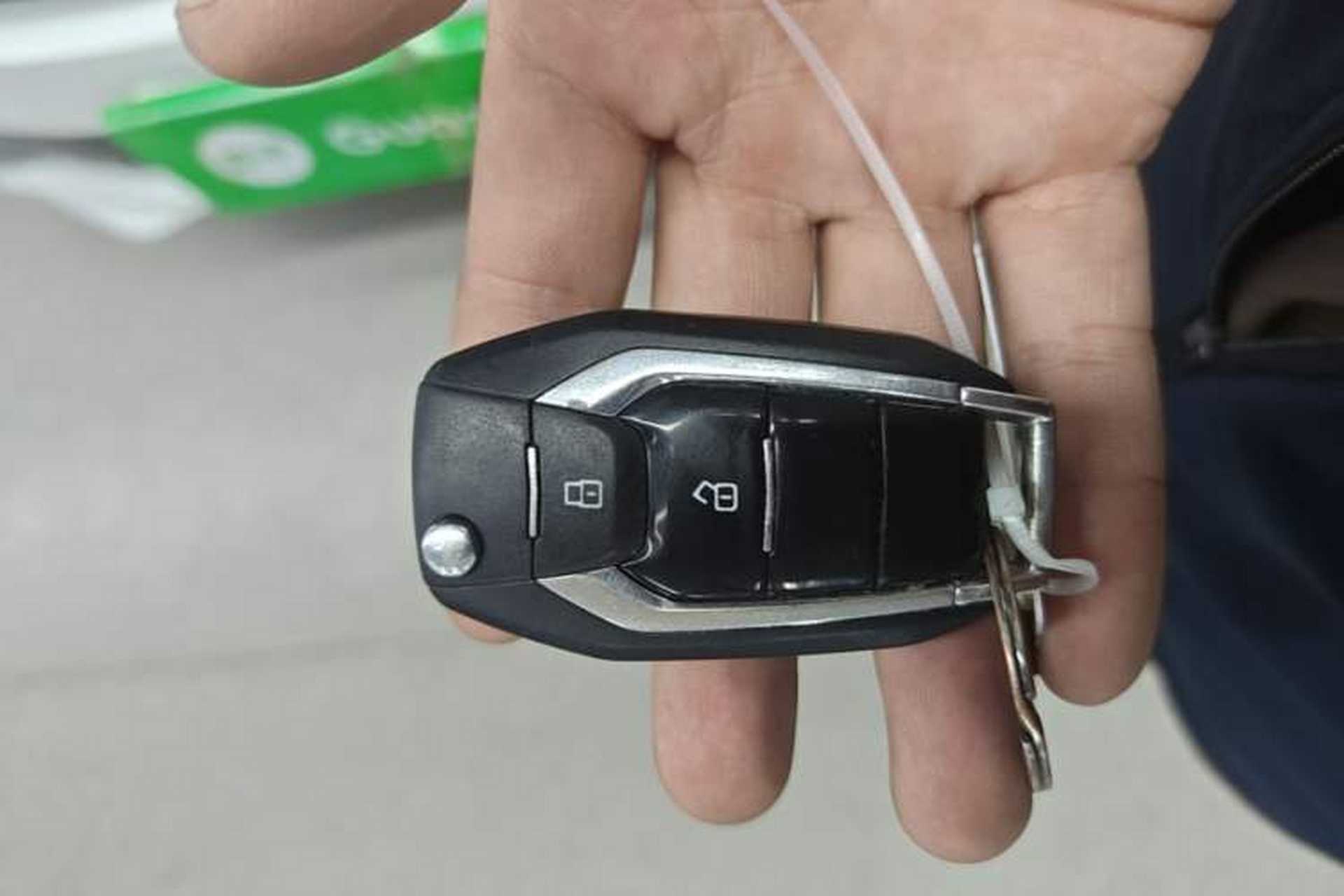 Used SAIC MAXUS G10 2022 2.0T Automatic Elite Edition Gasoline 9-Seater Interior 1