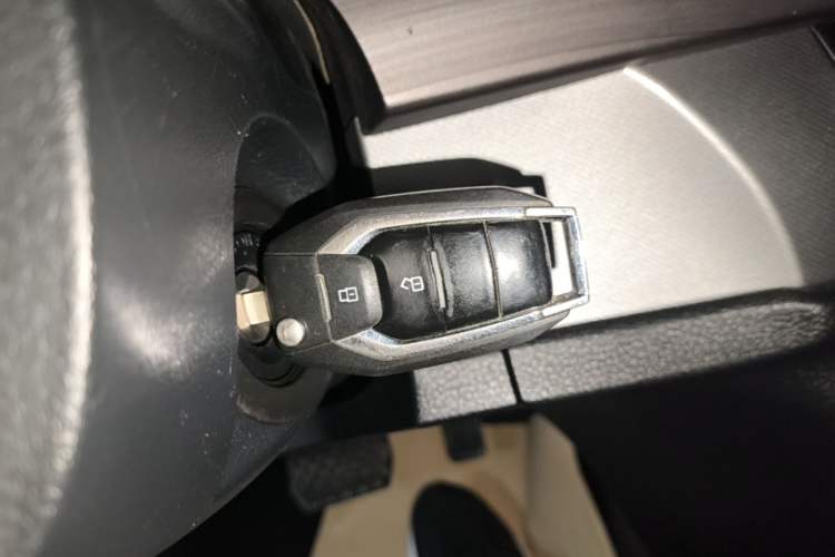 Used SAIC MAXUS G10 2022 2.0T Automatic Elite Edition Gasoline 7-Seater Interior 1