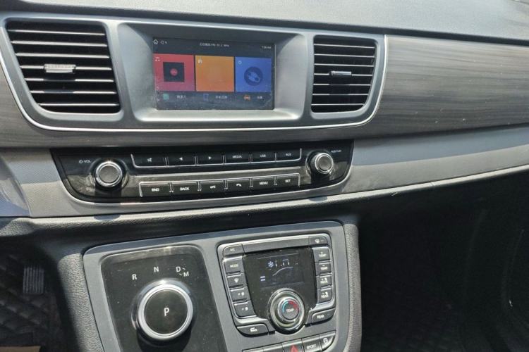 Used SAIC MAXUS G10 2022 2.0T Automatic Elite Edition Gasoline 7-Seater Interior 2